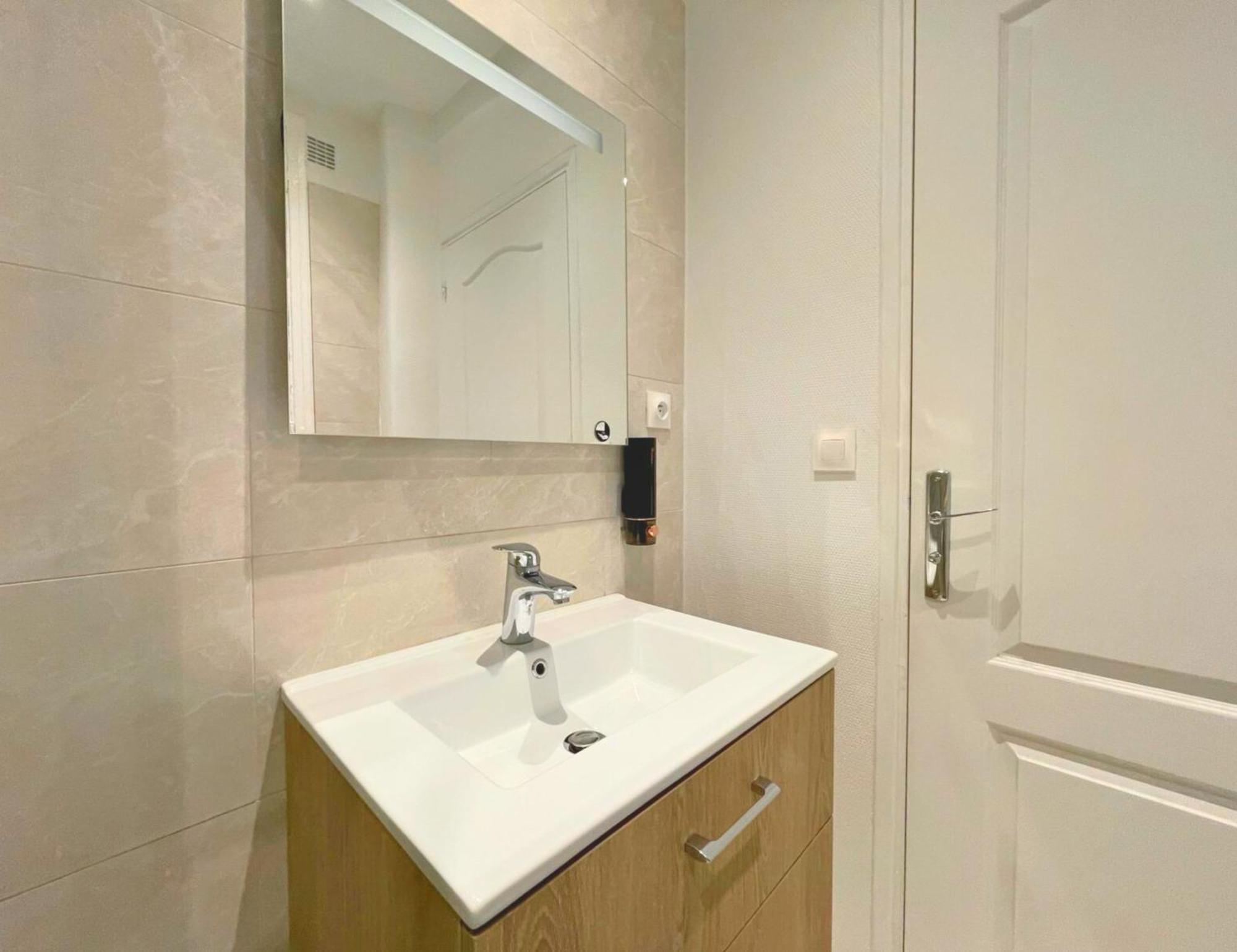 Chambre Lit Double Et Salon Avec Canape-Lit A 10 Minutes Des Champs Elysees Paris Exterior foto